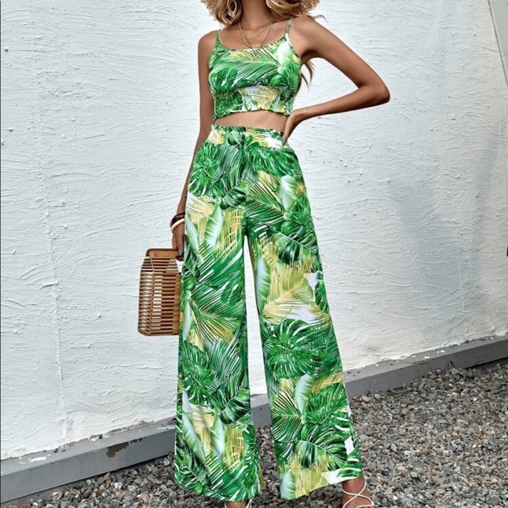NEW! Tropical print 2 piece outfit